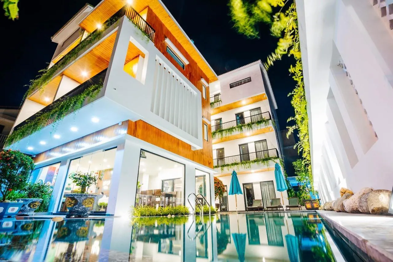 **  Hoianese Lip Lip Pool Hotel Hoi An Vietnam