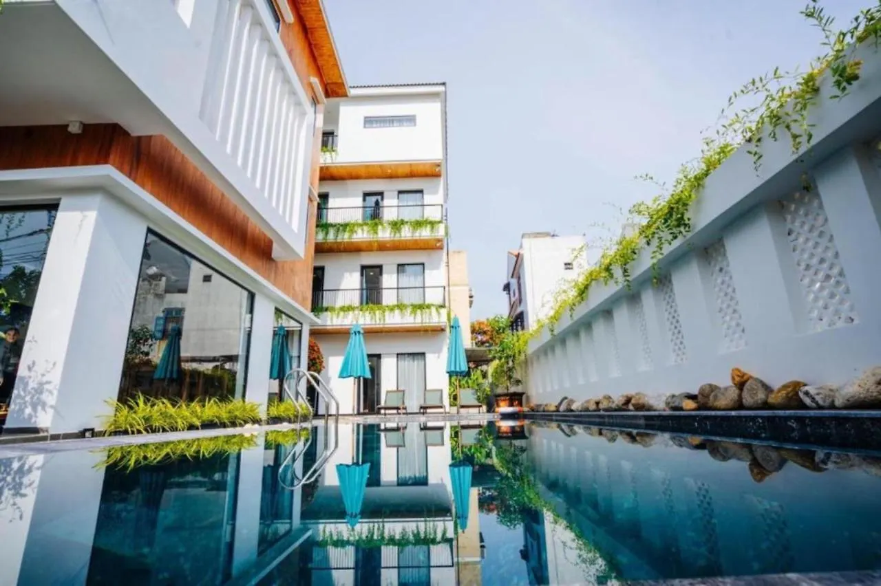 Hoianese Lip Lip Pool Hotel Hoi An