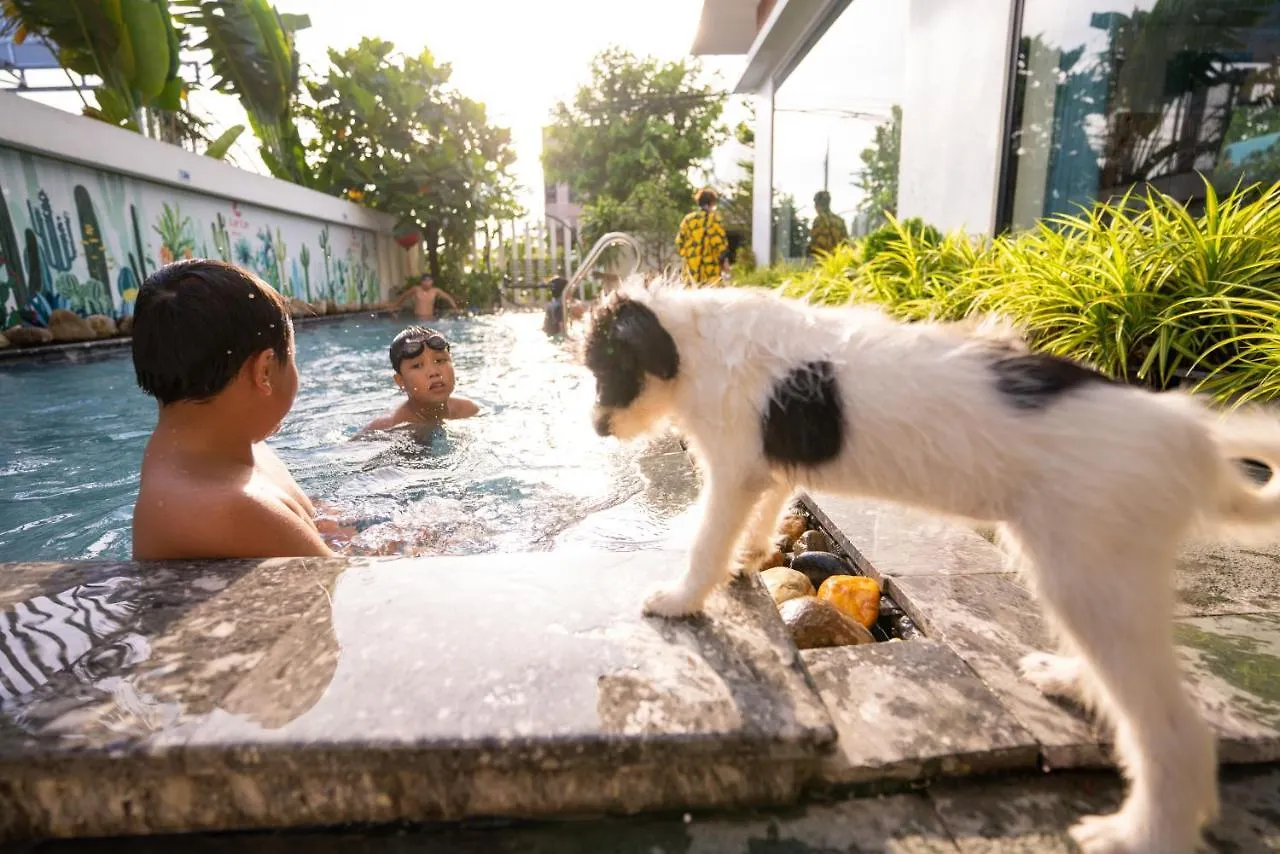 **  Hoianese Lip Lip Pool Hotel Hoi An Wietnam